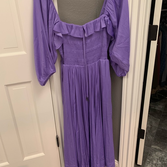 Shiny Oasis Midi Dress - Picture 3 of 6